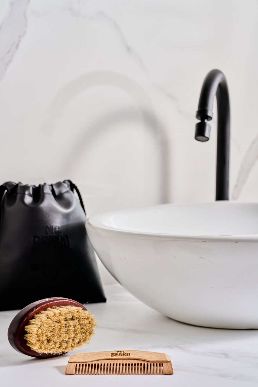 Beard Styling Travel Set (Leather Pouch + Comb + Brush)